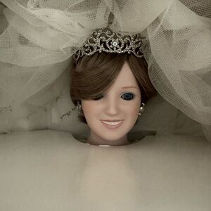 Franklin Mint Princess Diana Doll Porcelain Wedding/Bride Doll Gorgeous 17"